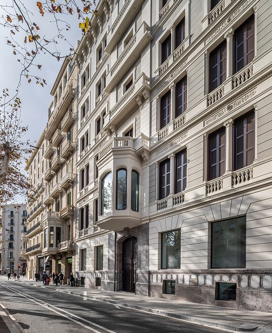 Exterior edificio GV photo image