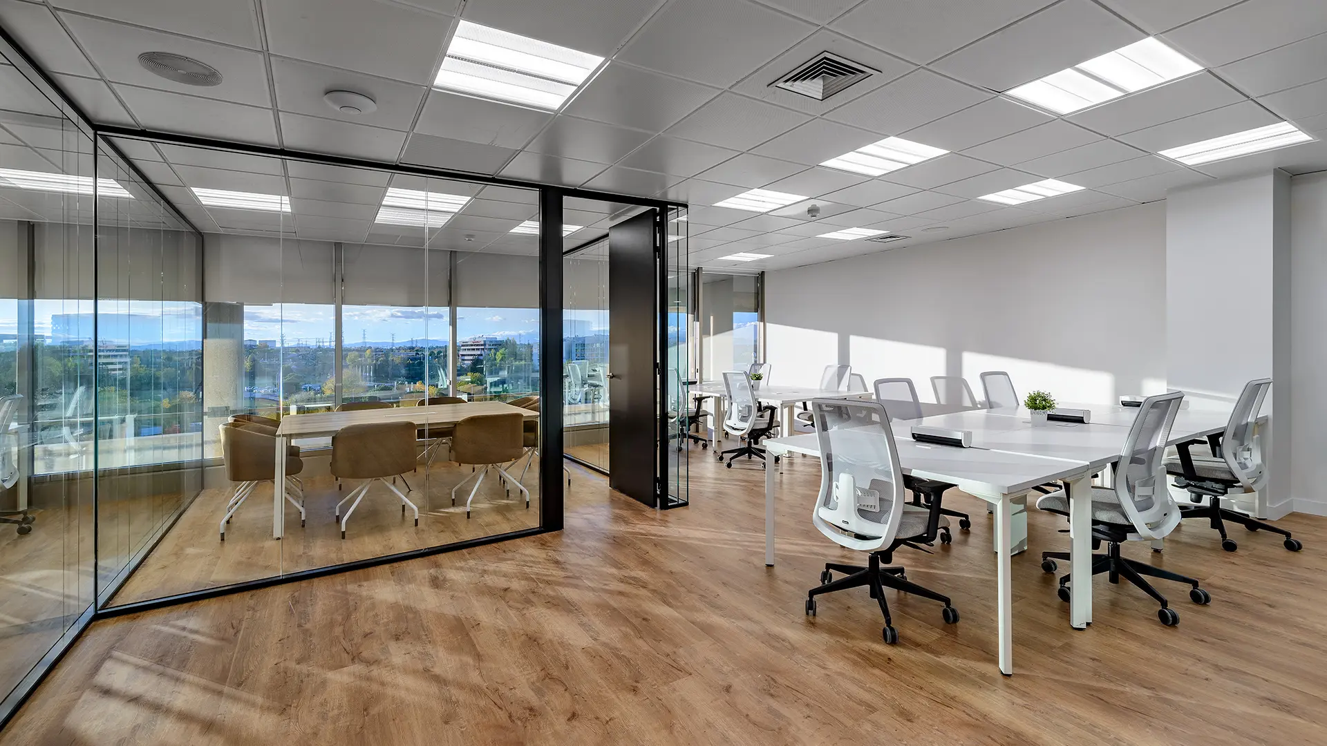 Oficina Privada Personalizada con Sala de Reuniones