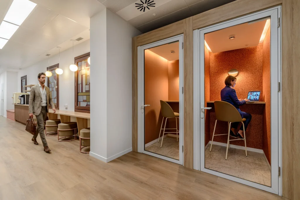 NOS EMBARCAMOS EN EL MUNDO DEL COWORKING